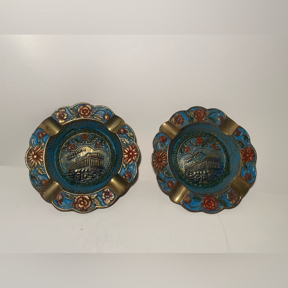 Pair of vintage ashtrays